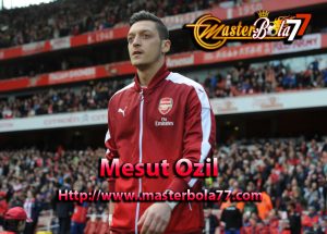 Mesut Ozil Harus Pindah Klub Apabila Ingin Merasakan Juara